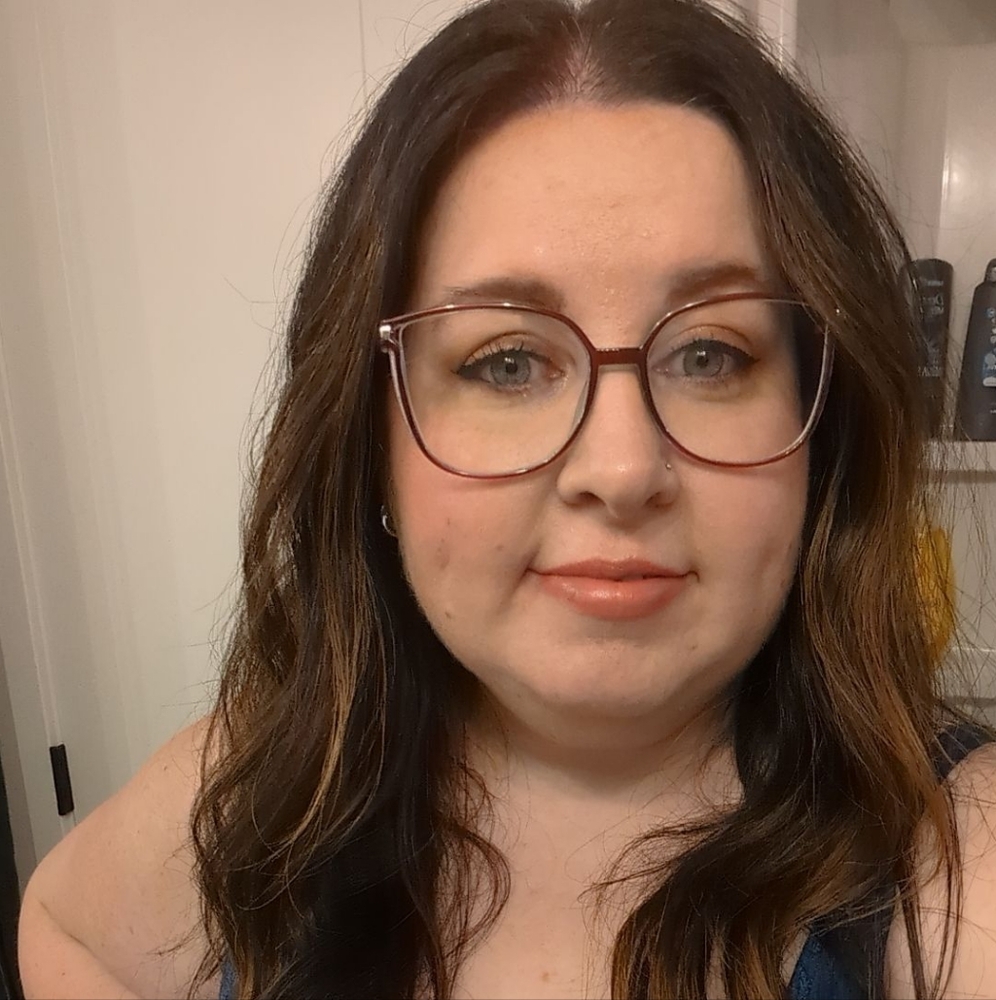 Meet your Posher, Rena